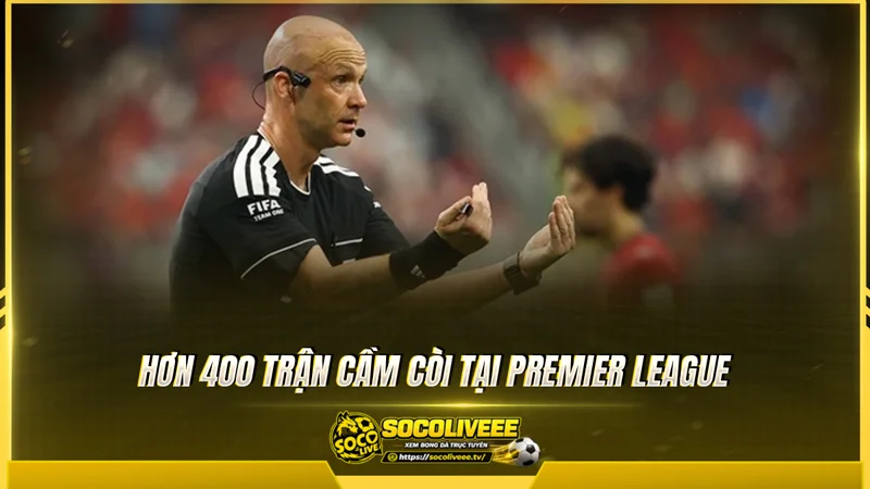 Hơn 400 trận cầm còi tại Premier League